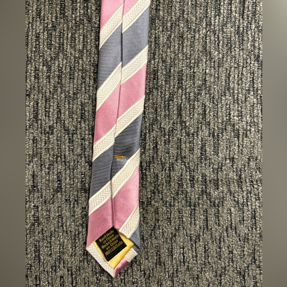Donald J. Trump Gray/Pink/White Striped Mens Silk Tie - Picture 4 of 5